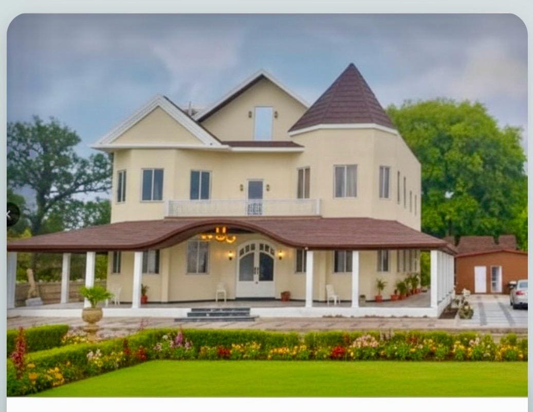 Spanish villa at tajmahal garden